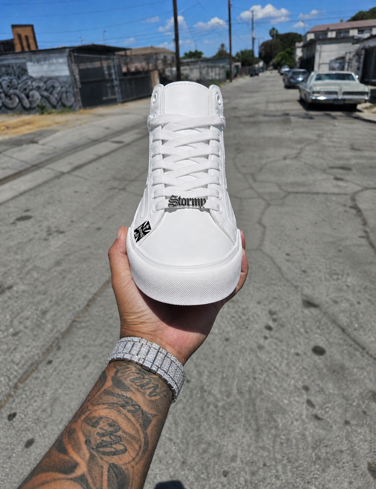 GeneratedwithKive.ai-Whitehigh-topsneakerUsetheprovidedReferenceImageastheONLYsourceoftruthfortheentirescene.Preservetheimagewithabsolutefidelity.KeeptheexactsameMexicanmalehand.png