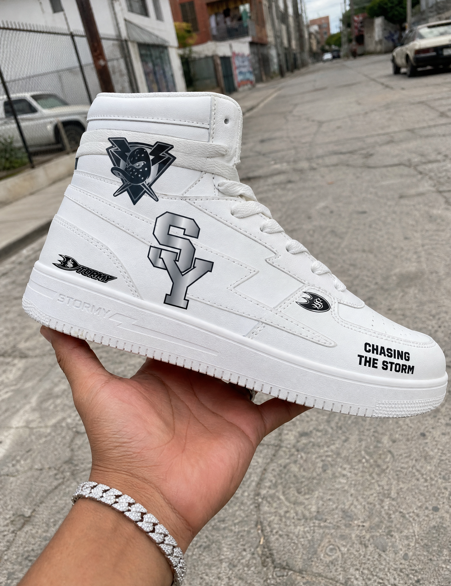 GeneratedwithKive.ai-Whitehigh-topsneakerUsethereferenceimagestrictlyasareferenceforthehandpose_thewaytheshoeisheld_theframing_andthenaturaldownwardsmartphonecameraangleonly_2.png